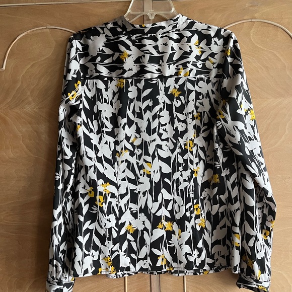 Guess M long sleeve mandarin collar black and light gray blouse, buttons closure - Picture 3 of 10